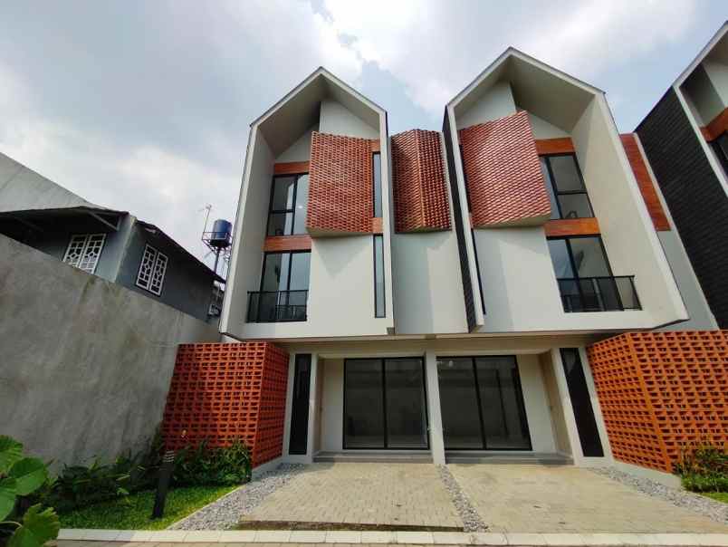 dijual rumah jl rusa pd ranji