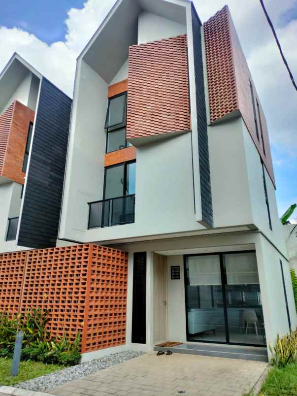 dijual rumah jl rusa pd ranji