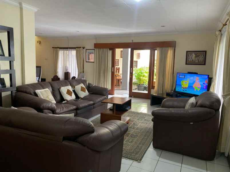 dijual rumah jl sayap dago