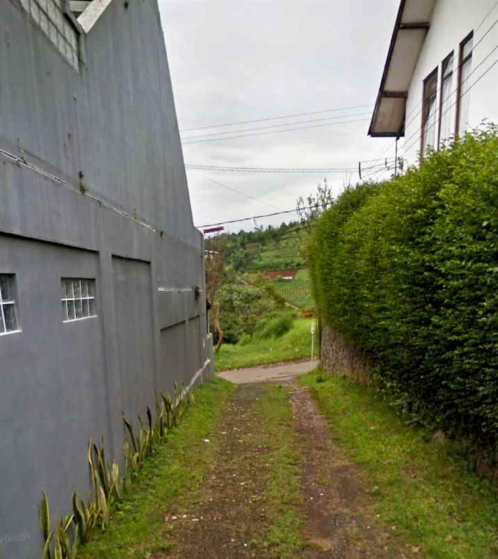 dijual rumah jl sayap dago