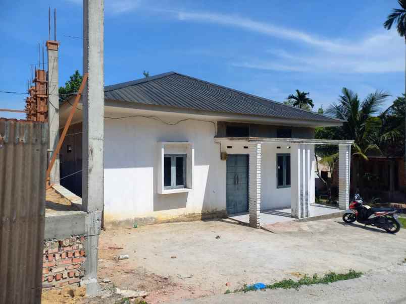 dijual rumah jl sekuntum