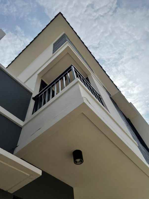 dijual rumah jl simpati rt 03 05 cilame