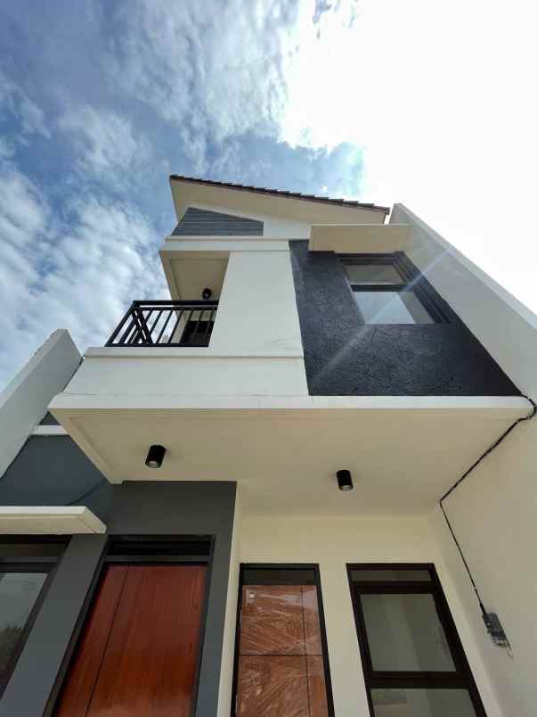 dijual rumah jl simpati rt 03 05 cilame