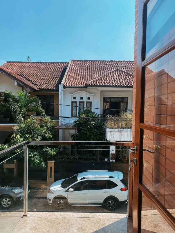 dijual rumah jl sri endah bkr kembar