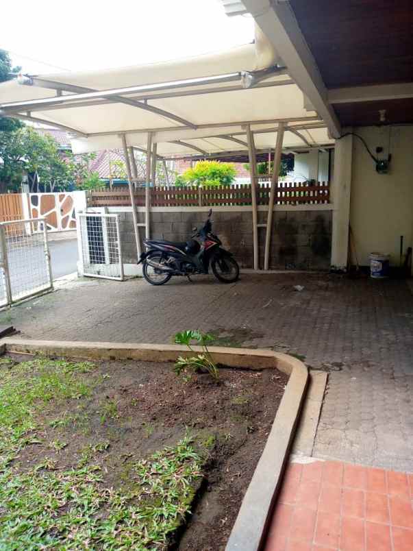 dijual rumah jl sukasenang pahlawan cikutra