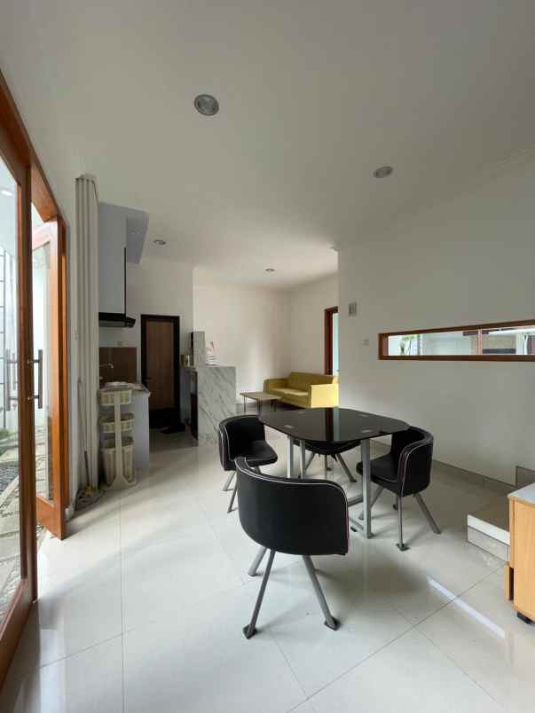 dijual rumah jl tajem maguwoharjo