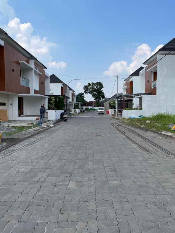 dijual rumah jl tajem maguwoharjo