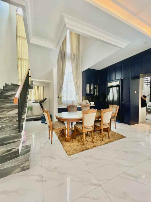 dijual rumah jl taman puspa raya