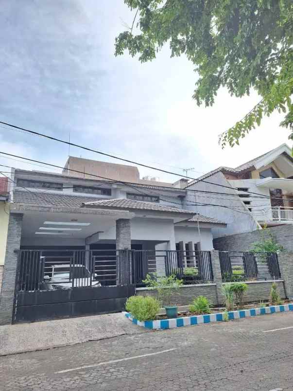 dijual rumah jl tenggilis tengah