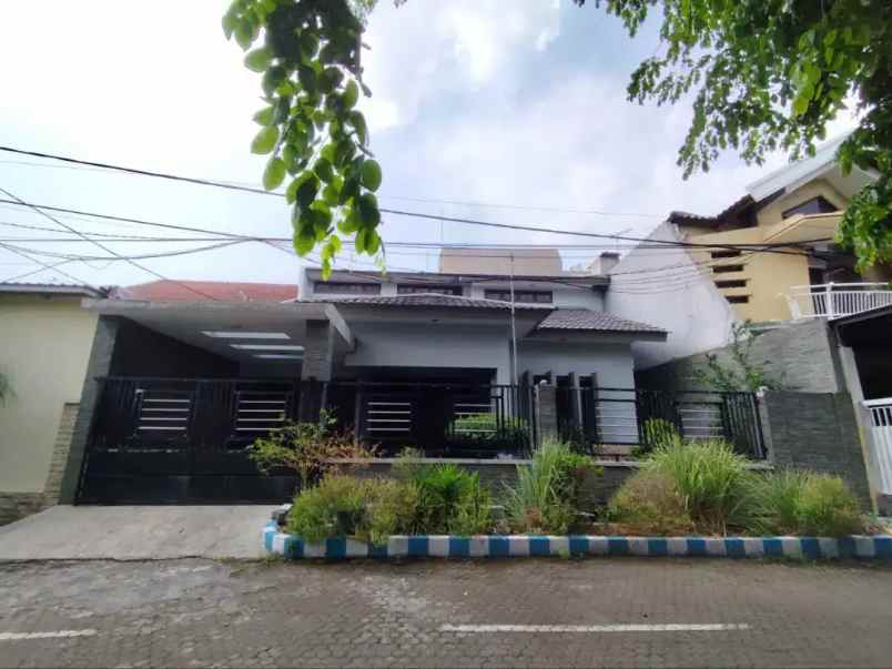 dijual rumah jl tenggilis tengah