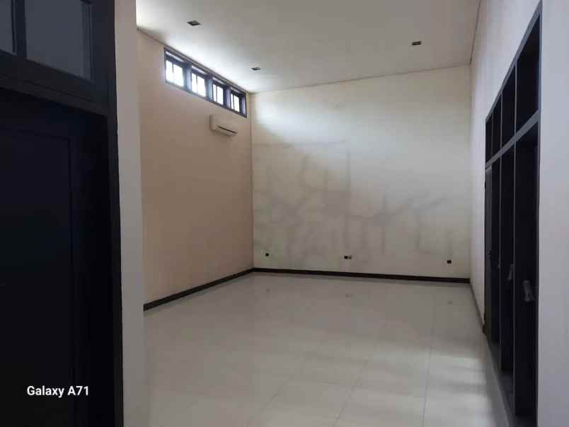 dijual rumah jl tenggilis tengah