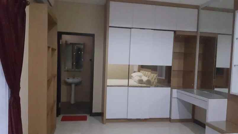 dijual rumah jl tenggilis tengah