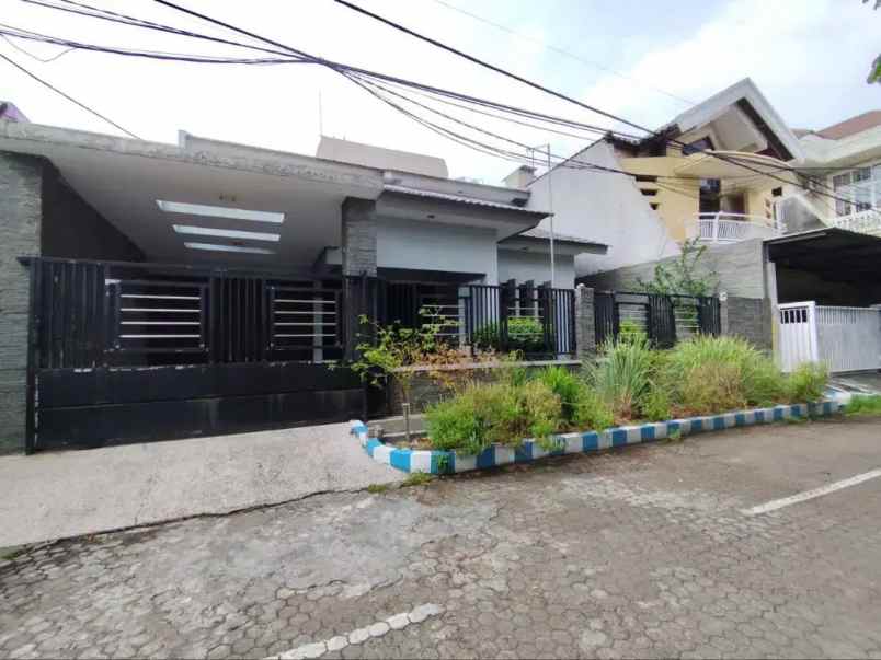 dijual rumah jl tenggilis tengah