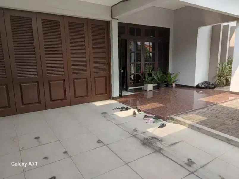 dijual rumah jl tenggilis tengah
