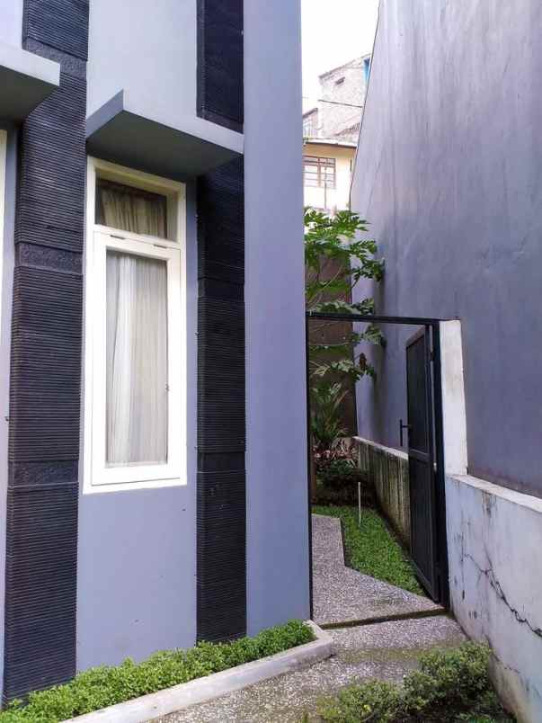 dijual rumah jl ters gegerkalong hilir