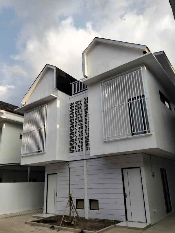 dijual rumah jl wangunsari cijengkol