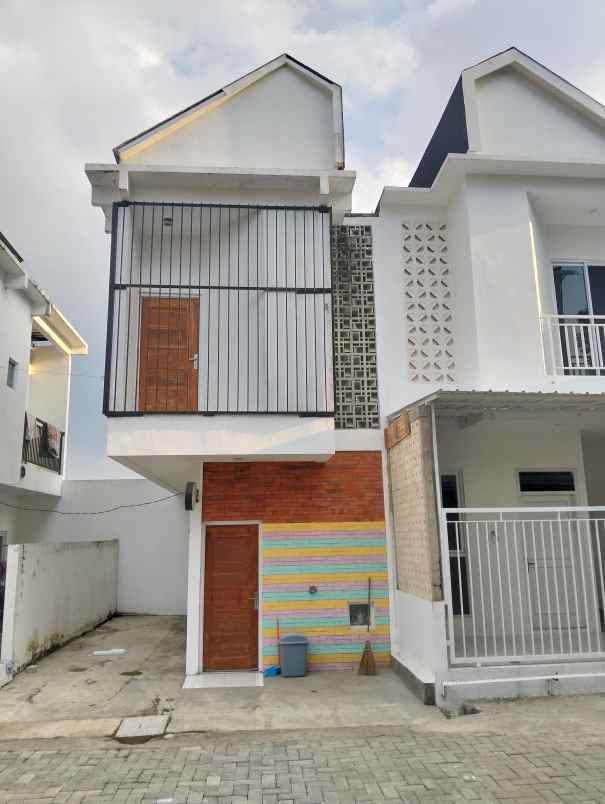 dijual rumah jl wangunsari cijengkol