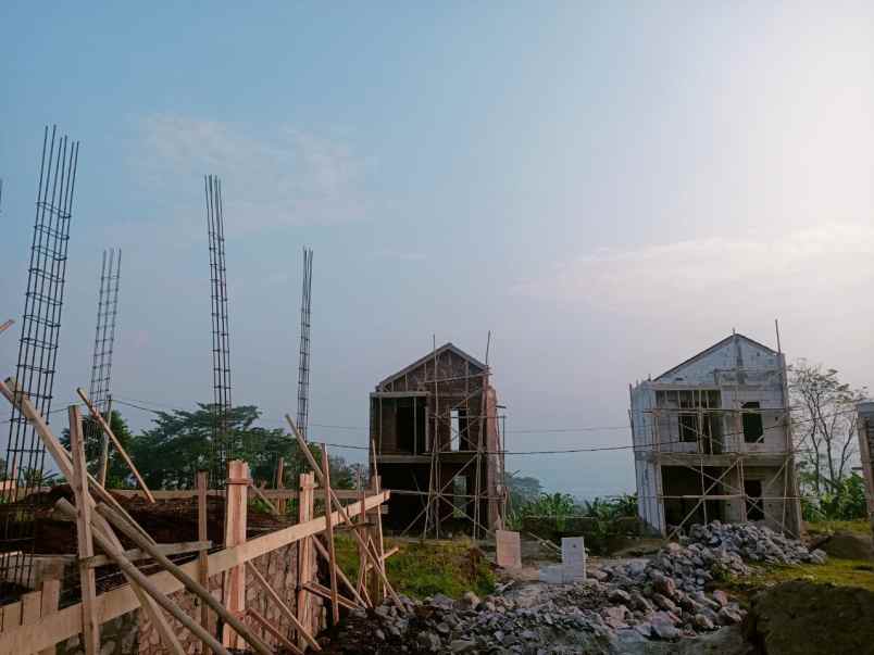 dijual rumah jln cijampil