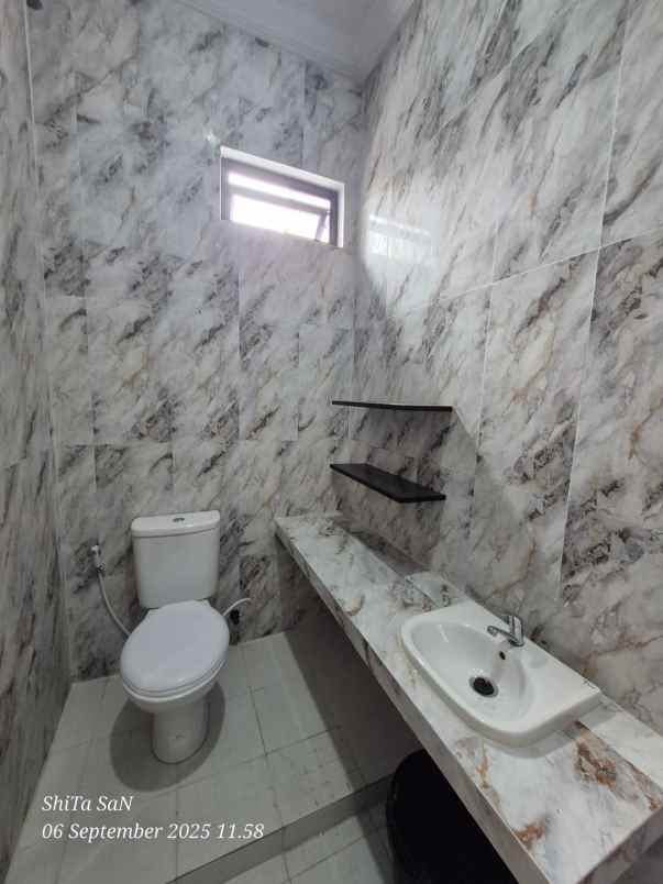 dijual rumah jln raya sawangan mampang