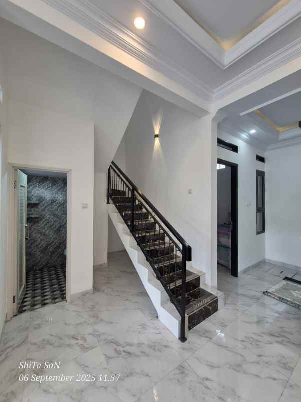 dijual rumah jln raya sawangan mampang