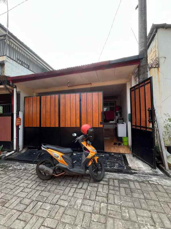 dijual rumah jln raya tole iskandar depok