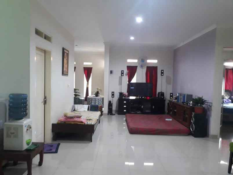 dijual rumah jln tole iskandar sukamaju