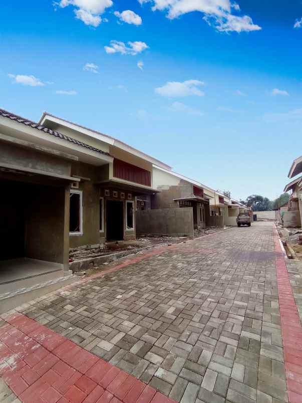 dijual rumah kadisoka
