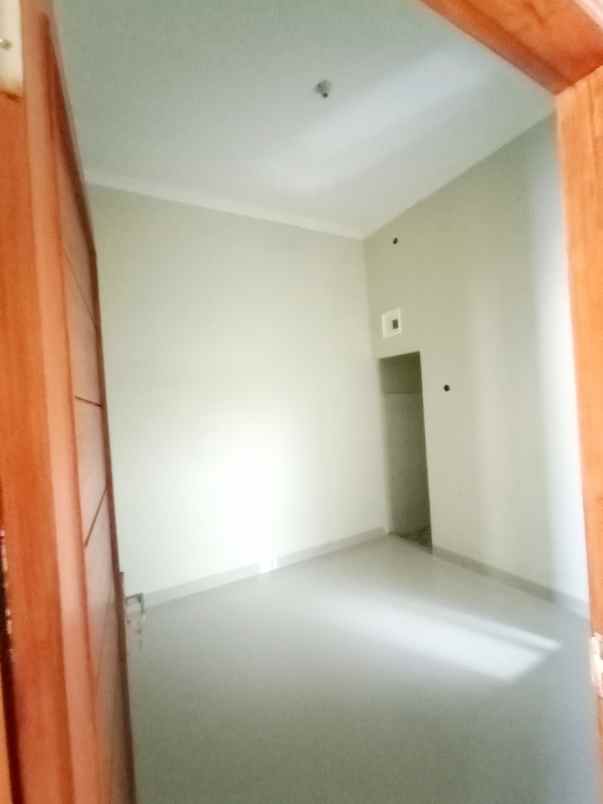 dijual rumah kadisoka