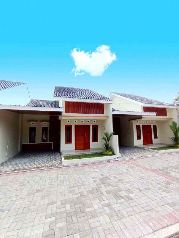 dijual rumah kadisoka