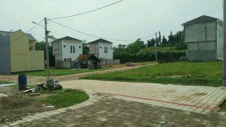 dijual rumah karadenan