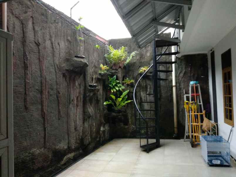 dijual rumah karasak