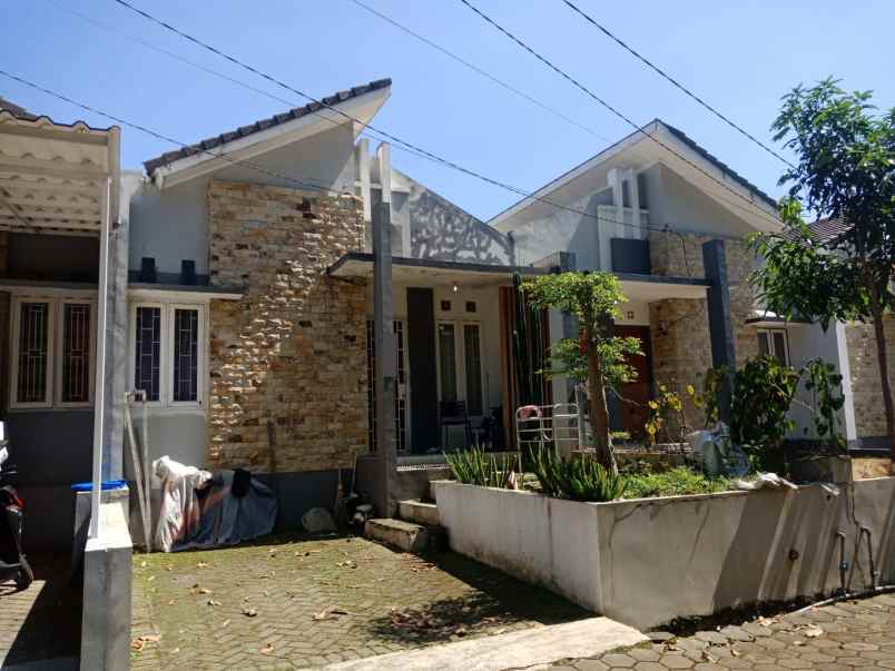 dijual rumah kec parongpong