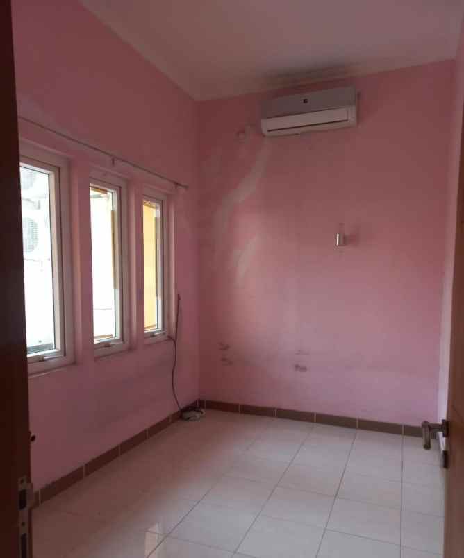 dijual rumah kelapa gading