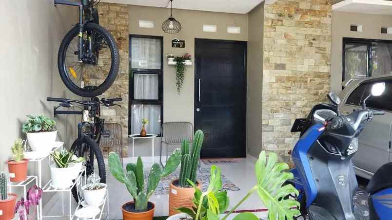 dijual rumah kencana village