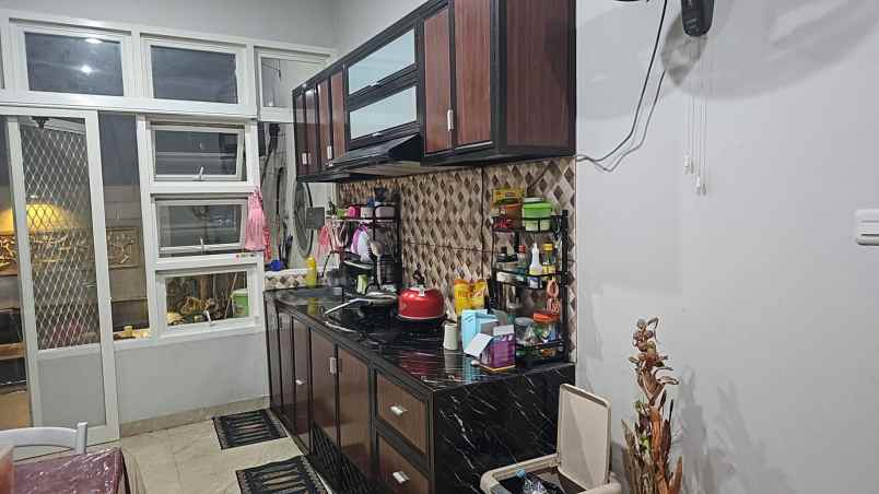 dijual rumah ketintang madya