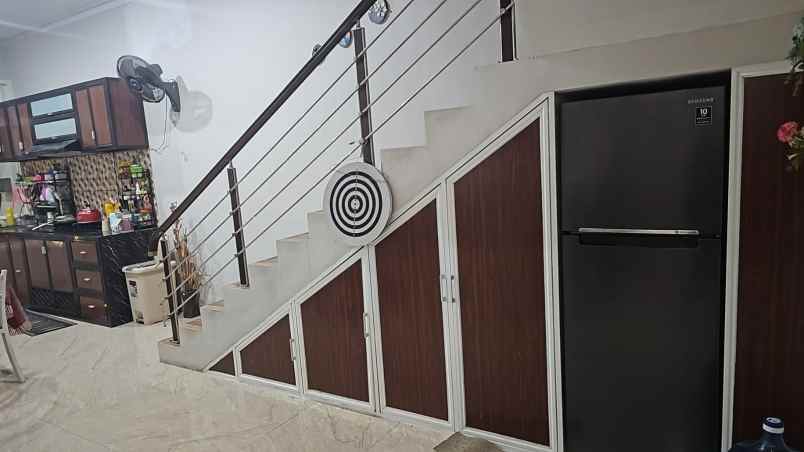 dijual rumah ketintang madya