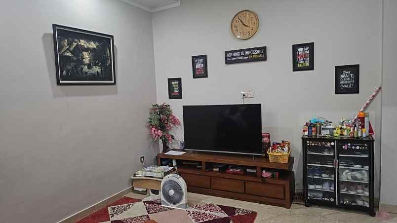 dijual rumah ketintang madya