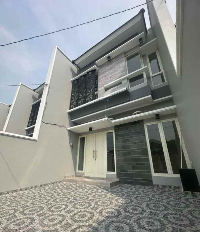 dijual rumah klampis anom