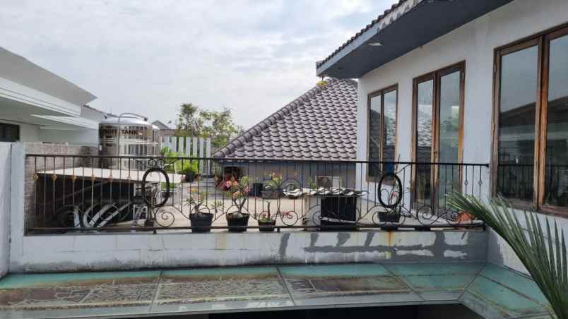 dijual rumah klampis indah