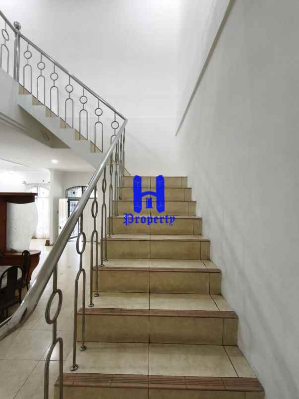 dijual rumah komplek cemara hijau jalan