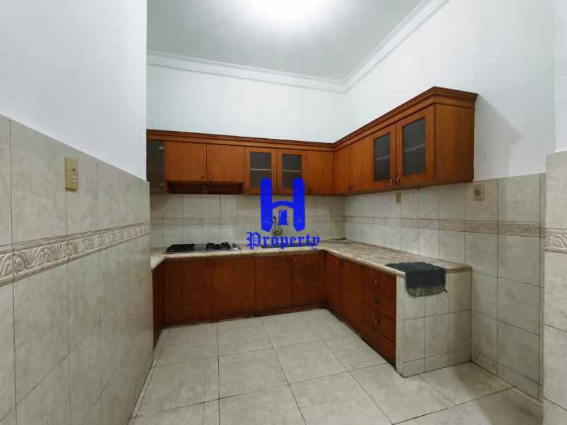 dijual rumah komplek cemara hijau jalan