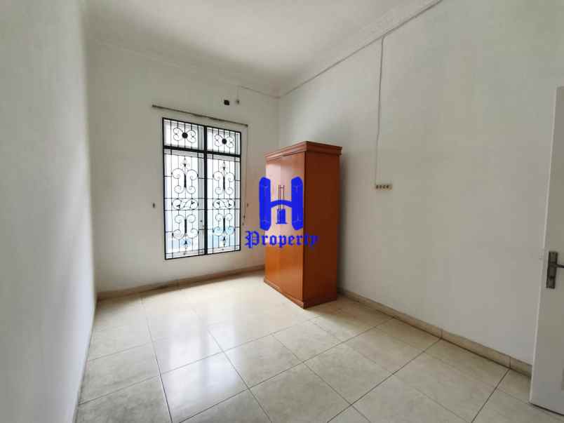 dijual rumah komplek cemara hijau jalan