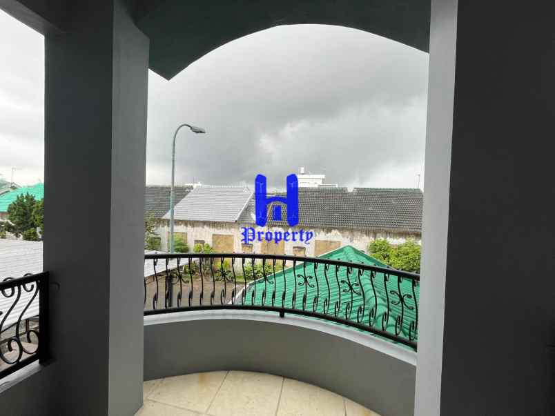 dijual rumah komplek cemara hijau jalan