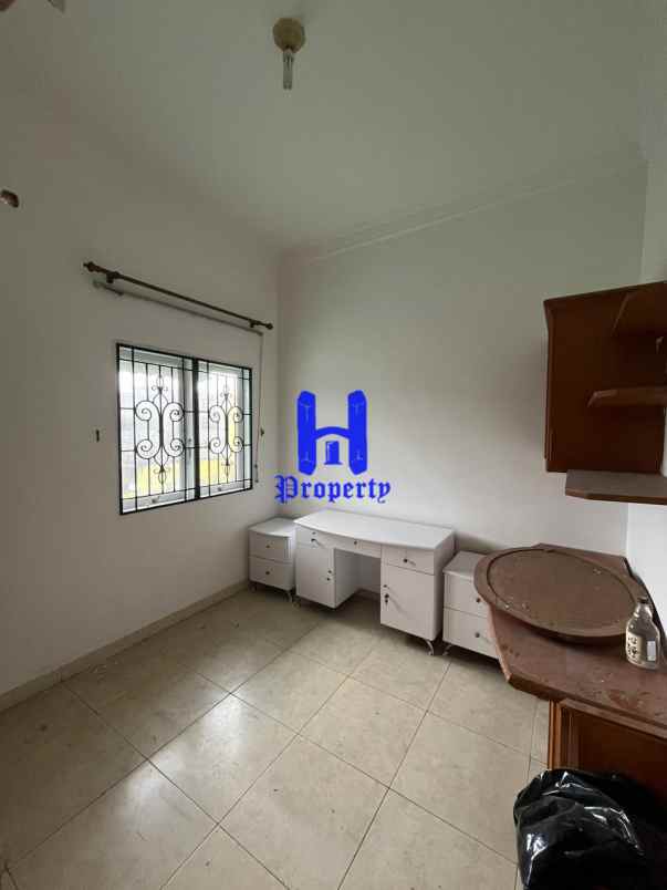 dijual rumah komplek cemara hijau jalan