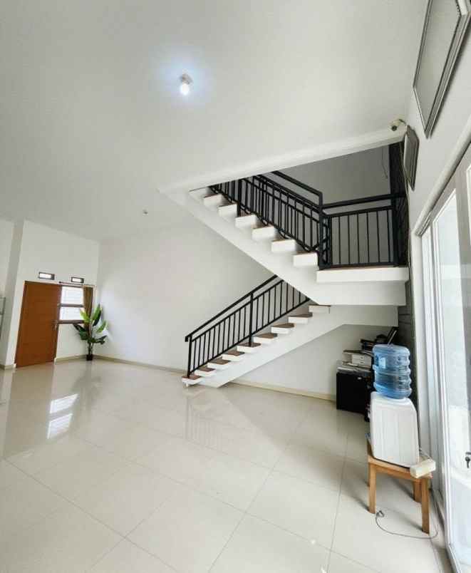 dijual rumah komplek permata buahbatu