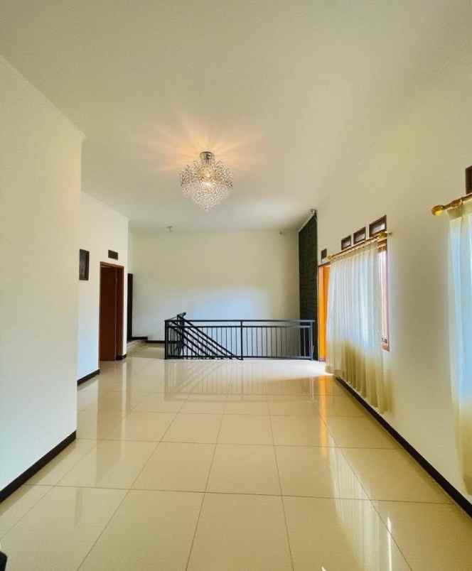 dijual rumah komplek permata buahbatu