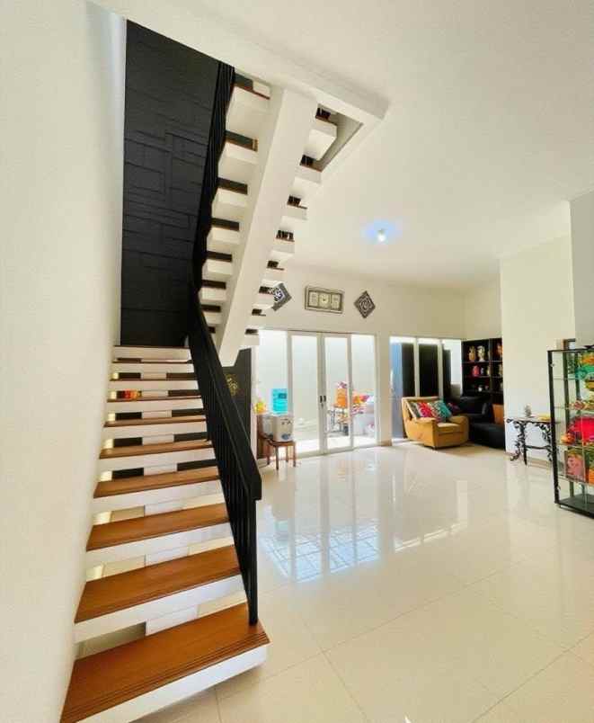 dijual rumah komplek permata buahbatu