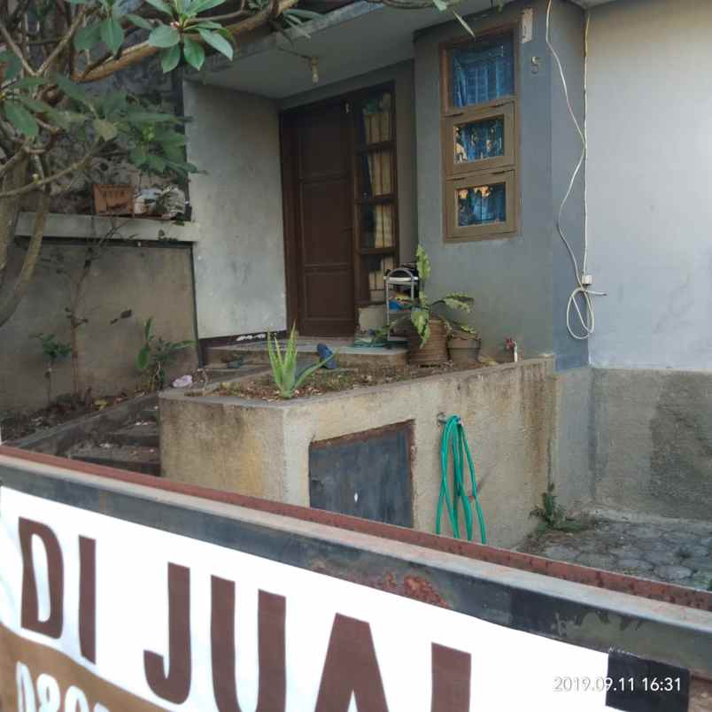 dijual rumah komplek sariwangi kel