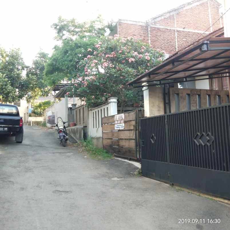 dijual rumah komplek sariwangi kel