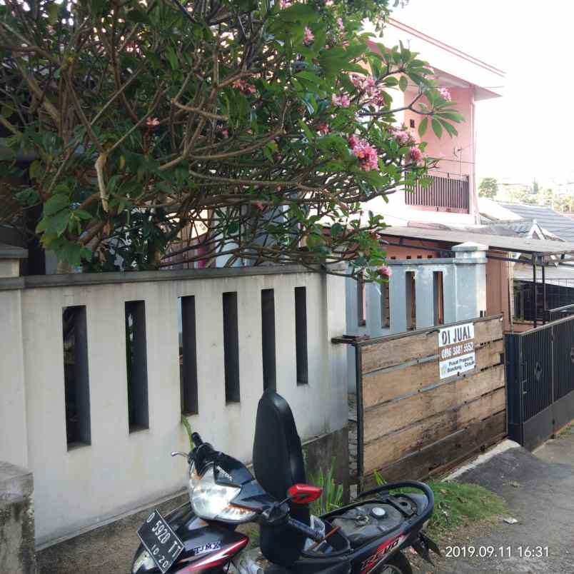 dijual rumah komplek sariwangi kel